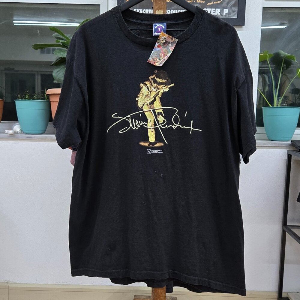 Very cool vintage early 2000s Jimi Hendrix T-shirt